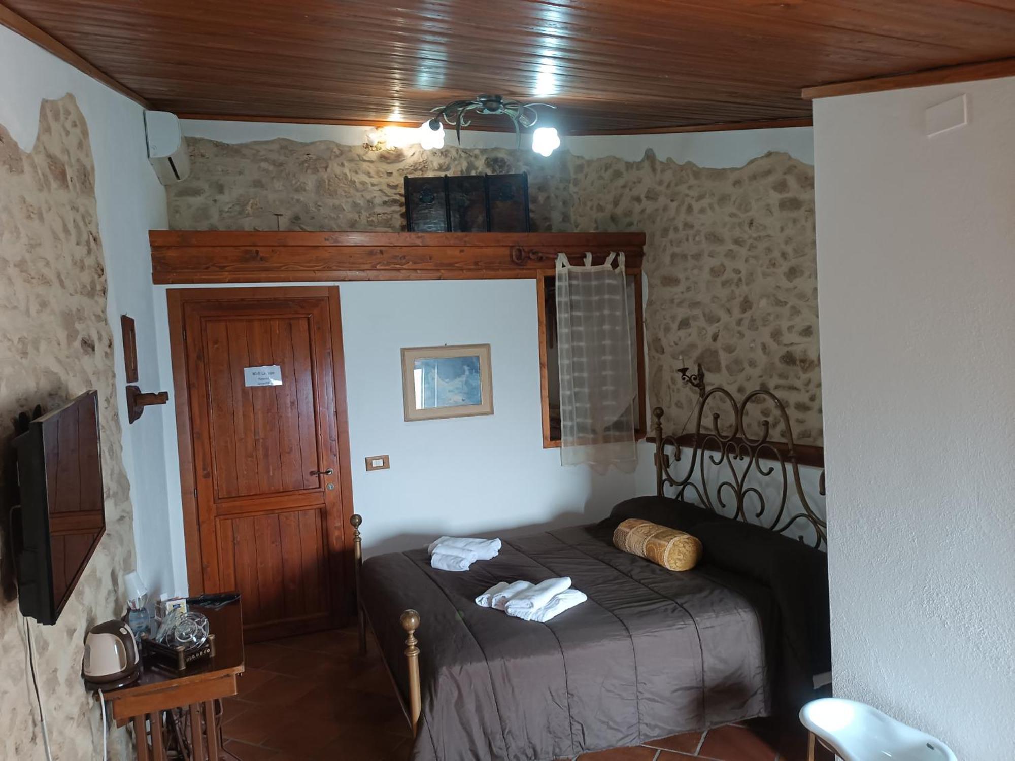 La Rupe Bed And Breakfast Norma Стая снимка